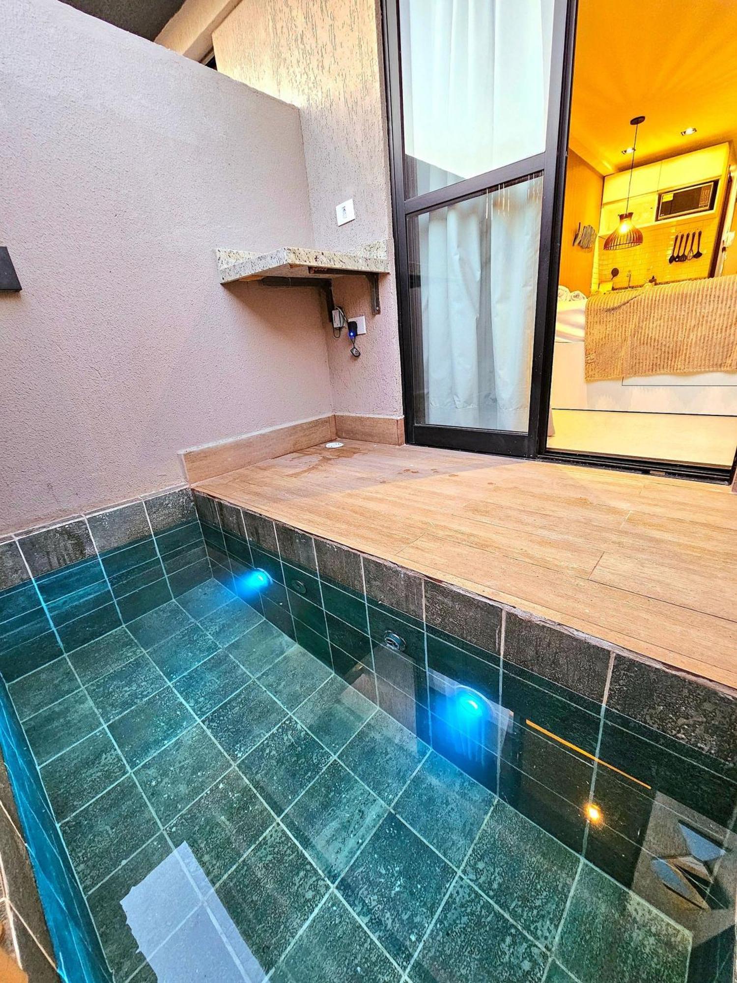Estúdio com Vista da Piscina